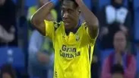 拜仁再创佳绩！凯恩意外哑音，17岁新星闪耀，连胜脚步延续，瓜迪奥拉神迹再续篇章！