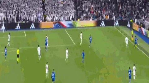 帕利尼亚挑战卡拉格：敢于评价C罗，以争议成名备受瞩目